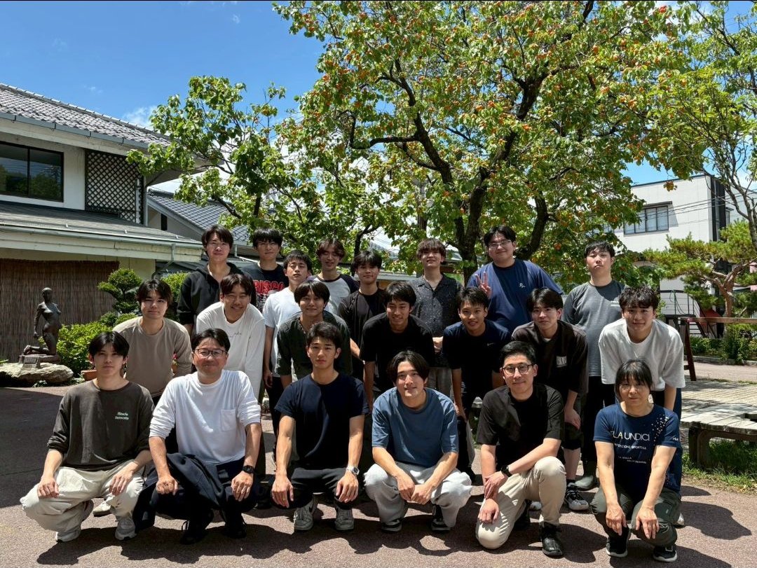 あんず収穫インターンの参加者集合写真（長野県千曲市・工房アプリコ）